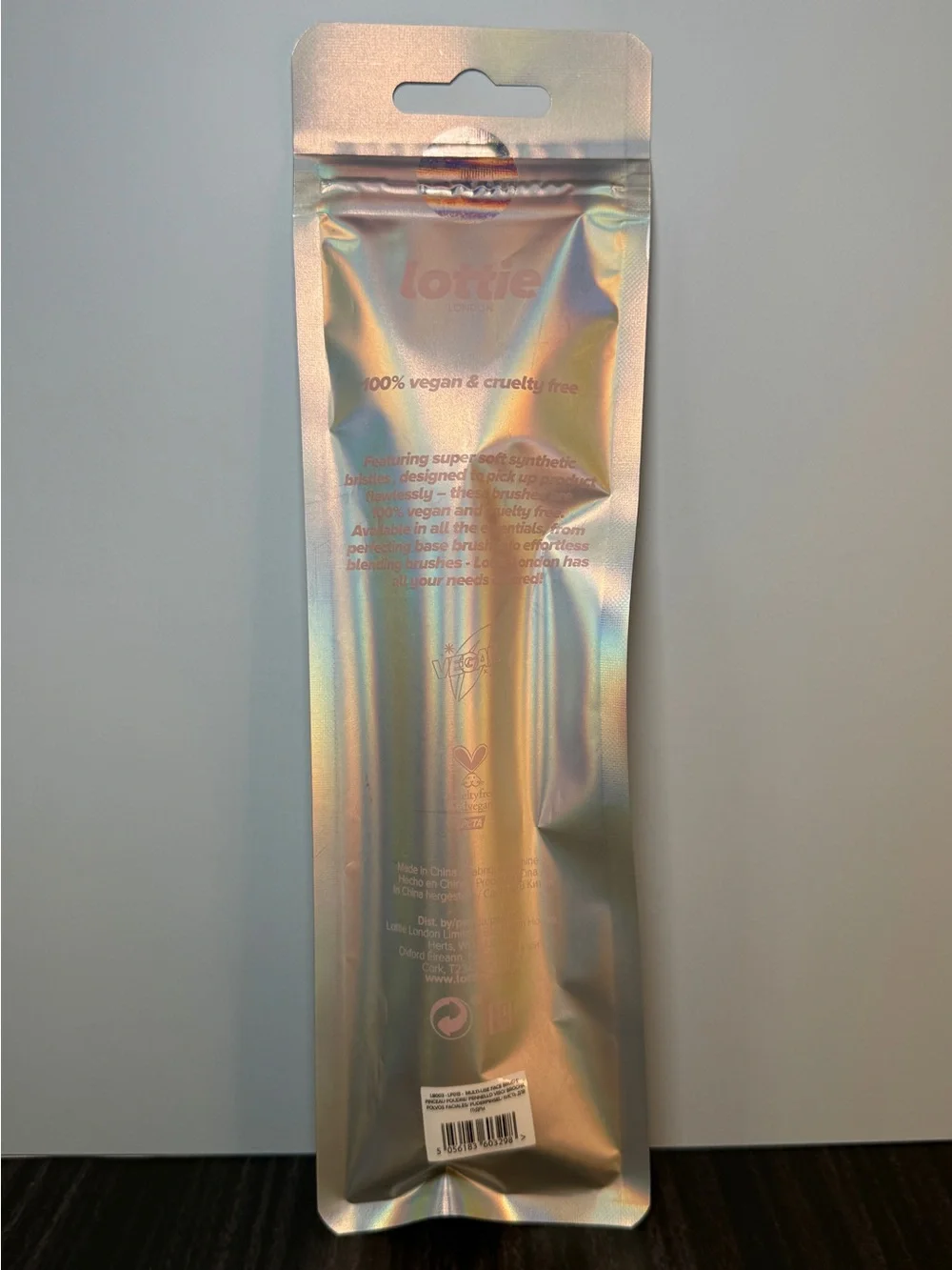 Lottie London LF015 Multi-Use Face Brush - 100% Vegan & Cruelty Free